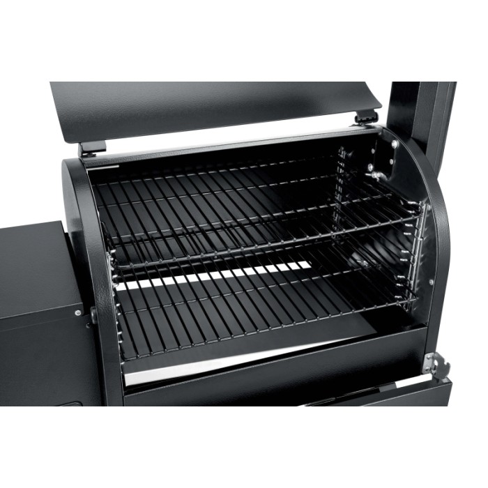 Vista interna di un barbecue a pellet t.b.t. nero con griglie.