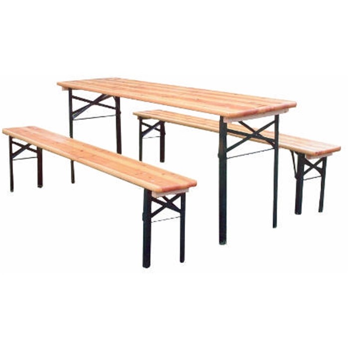 Set birreria con tavolo in legno e due panche.