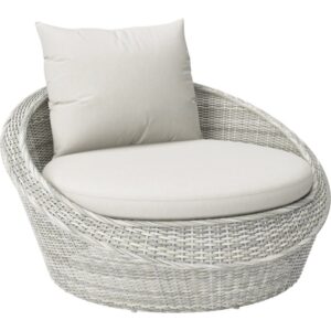 Poltrona da esterno rotonda t.b.t. in rattan con cuscino.