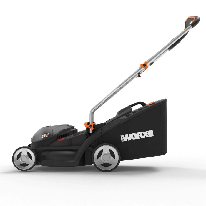 Tagliaerba a batteria WORX, vista laterale. Tosaerba con cesto di raccolta e manico argentato.