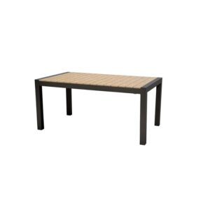 Tavolo da giardino rettangolare con piano a listelli in legno e struttura in metallo scuro.