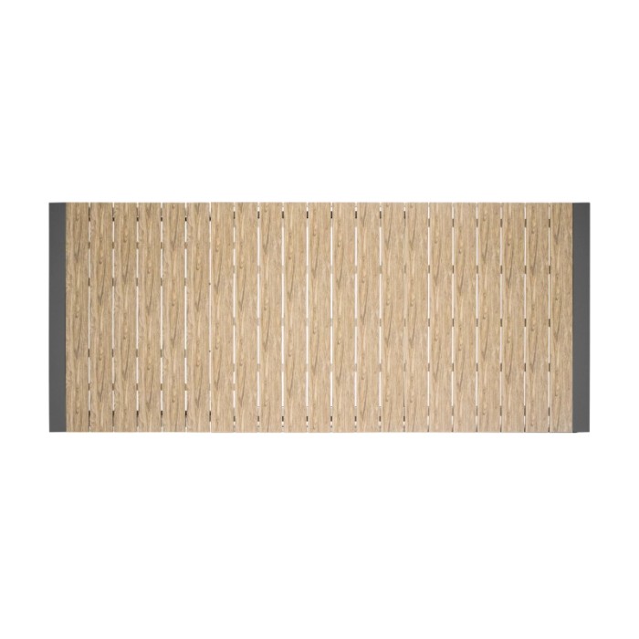 Piano tavolo per tavolo da giardino, listelli in legno marrone chiaro, rettangolare.