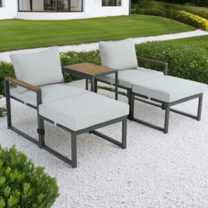 Set di mobili da giardino t.b.t. con poltrone lounge e tavolino per il giardino.