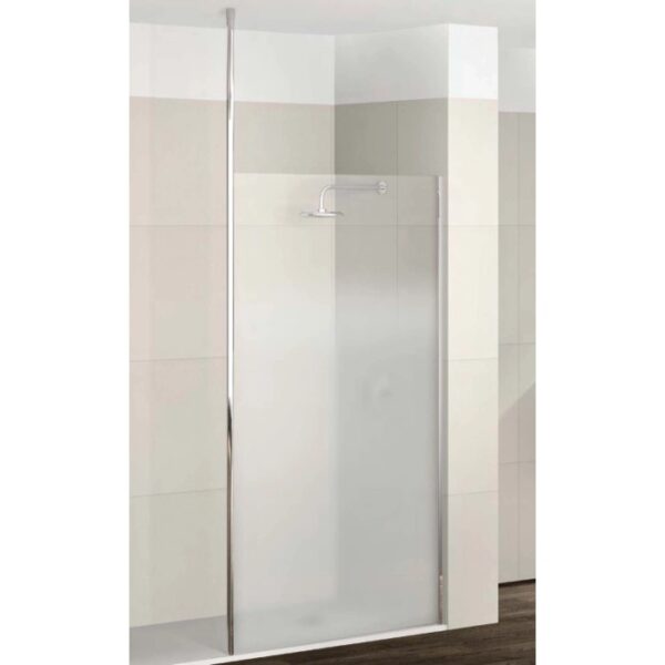 Box doccia walk-in con vetro satinato e profilo cromato.