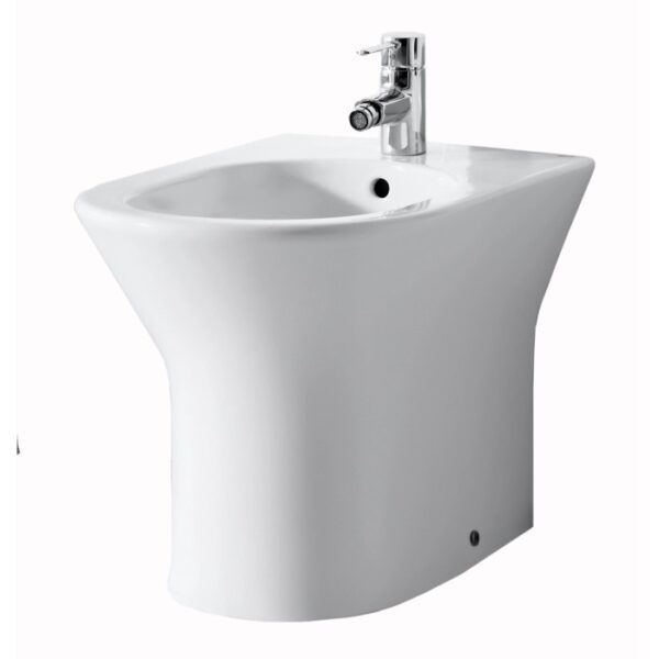 Bidet t.b.t. bianco con rubinetto cromato, vista frontale.