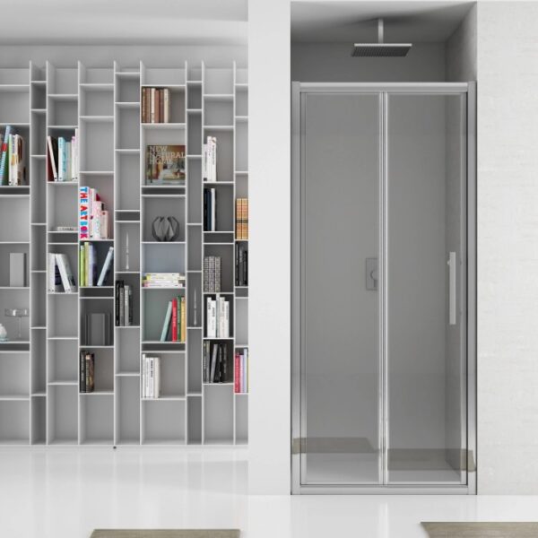 Box doccia t.b.t. in bagno moderno con libreria. Categoria: Porte doccia.