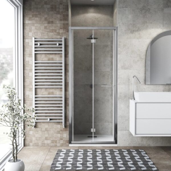 Box doccia t.b.t. con telaio argentato in ambiente bagno.
