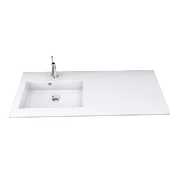 Lavabo singolo t.b.t. bianco con rubinetto, vista dall'alto.