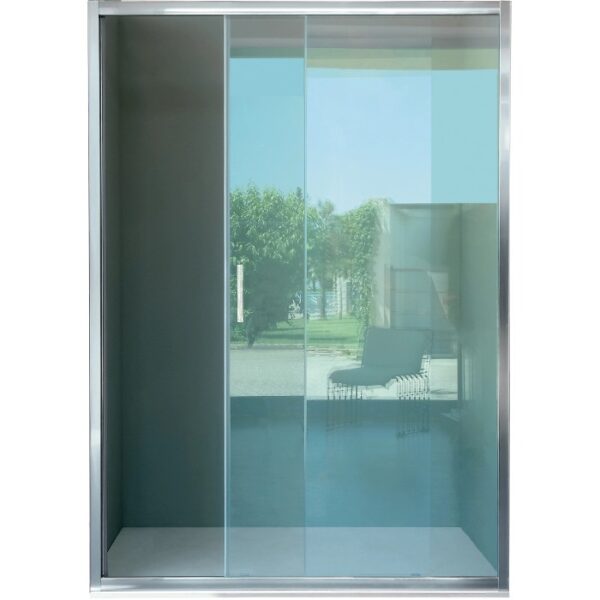 Box doccia t.b.t. con porta scorrevole e telaio in metallo.