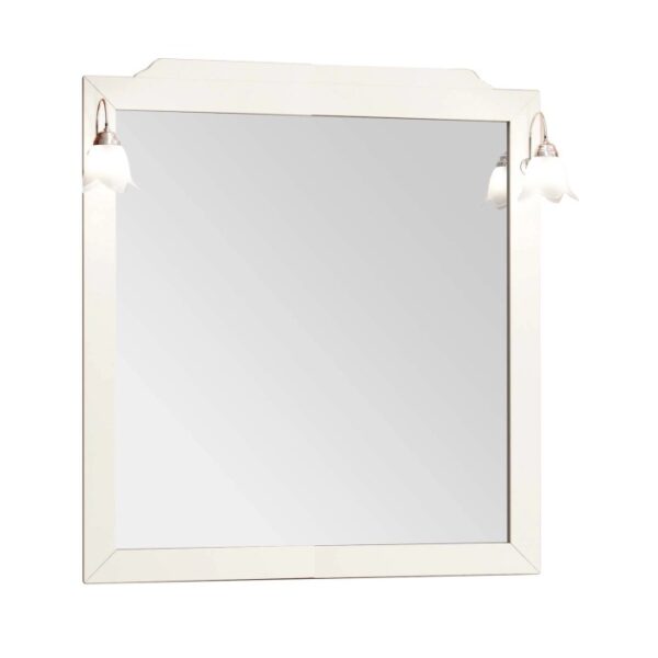 Specchiera quadrata con cornice bianca e due lampade.