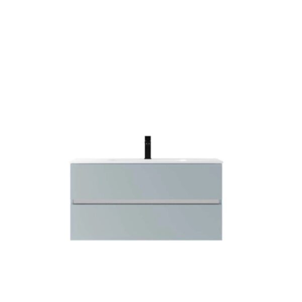 Mobile bagno moderno azzurro chiaro con lavabo e rubinetto nero. Arredo elegante per il tuo bagno.