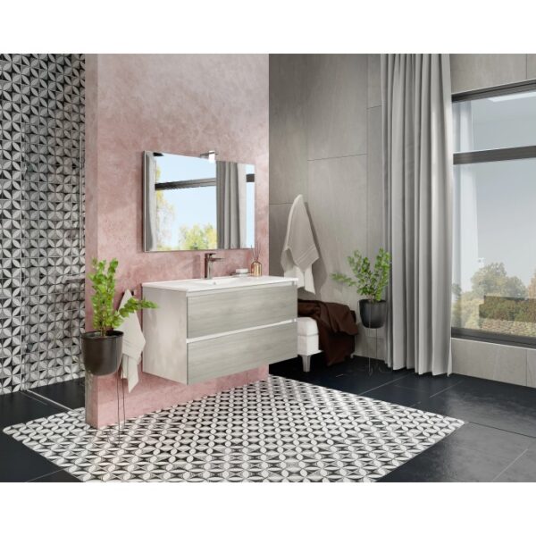 Bagno moderno con mobile bagno sospeso t.b.t. grigio e specchio. Elegante set di mobili da bagno.
