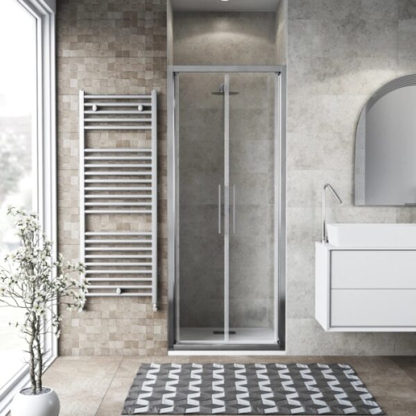 Box doccia t.b.t. con porta scorrevole, parte di una scena bagno.