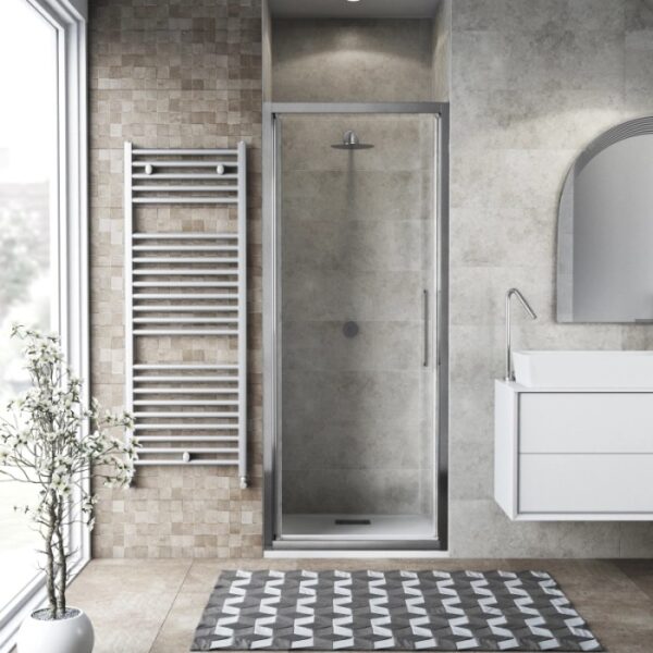 Box doccia t.b.t. con telaio argento in bagno moderno.