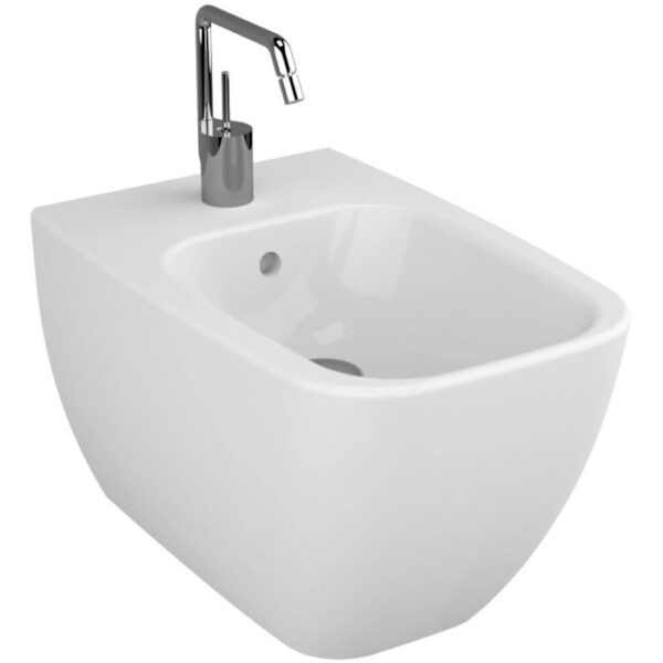 Bidet sospeso bianco con rubinetto.