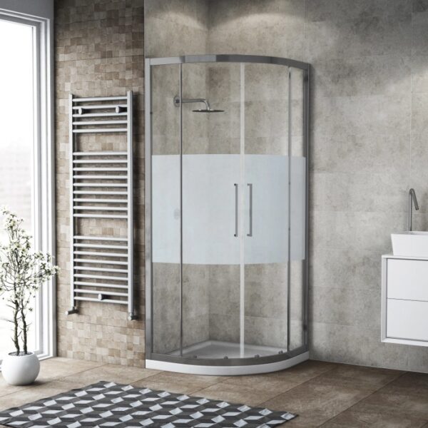 Box doccia semicircolare t.b.t. con vetro satinato in bagno moderno.