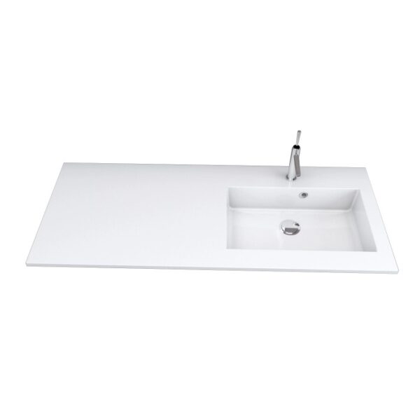 Lavabo singolo t.b.t. bianco con rubinetto, vista dall'alto.
