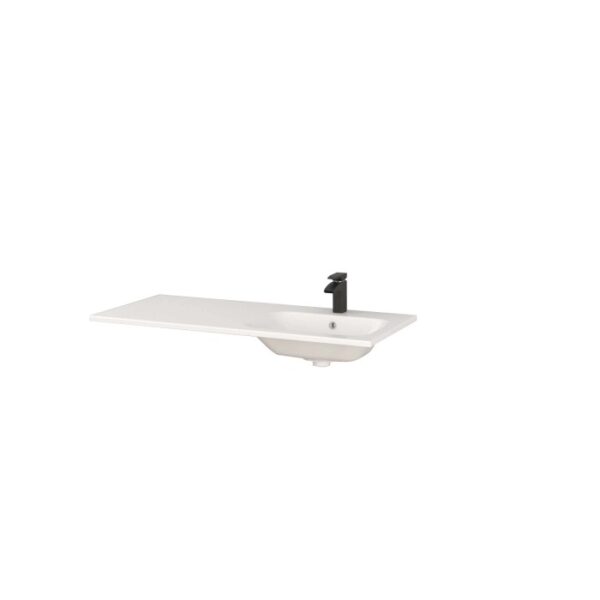 Lavabo t.b.t. bianco con rubinetto nero. Categoria: Lavandini.