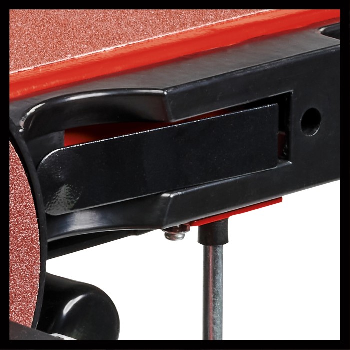 Dettaglio: Levigatrice a nastro e disco Einhell TC-US 380, guida del nastro abrasivo.